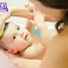 اعرفي مدى خطورة استحمام الطفل بعد الاكل